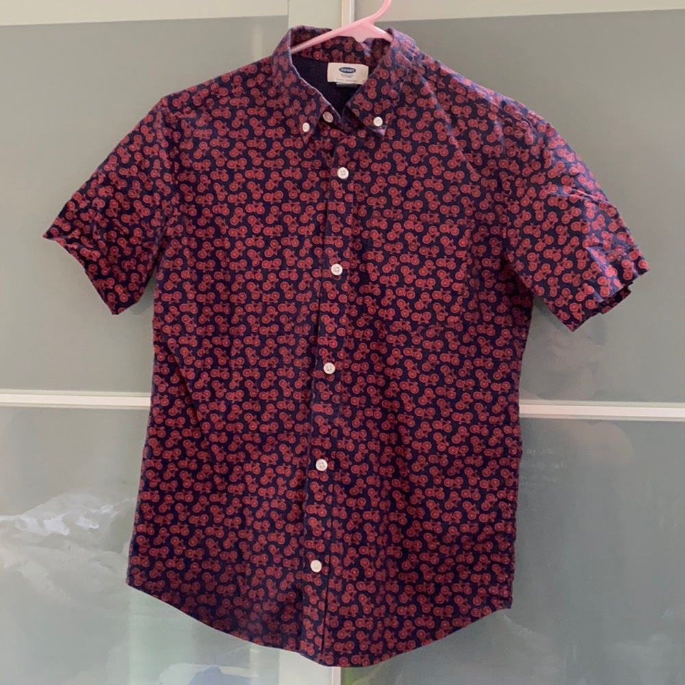 Short-sleeved, button down kids’ shirt